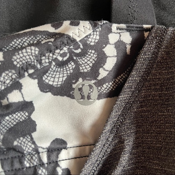 LULULEMON Back On Track Tank Top Workout Black Cream Floral Lace Size 6 - Picture 10 of 12